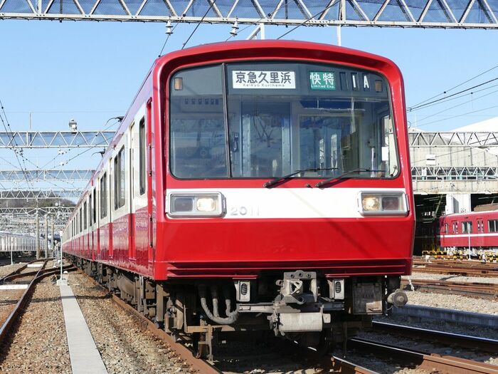 引退2年､京急2000形にみる｢看板列車の品格｣ 斬新デザインと高級感ある