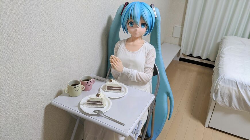 食事をするミクさん