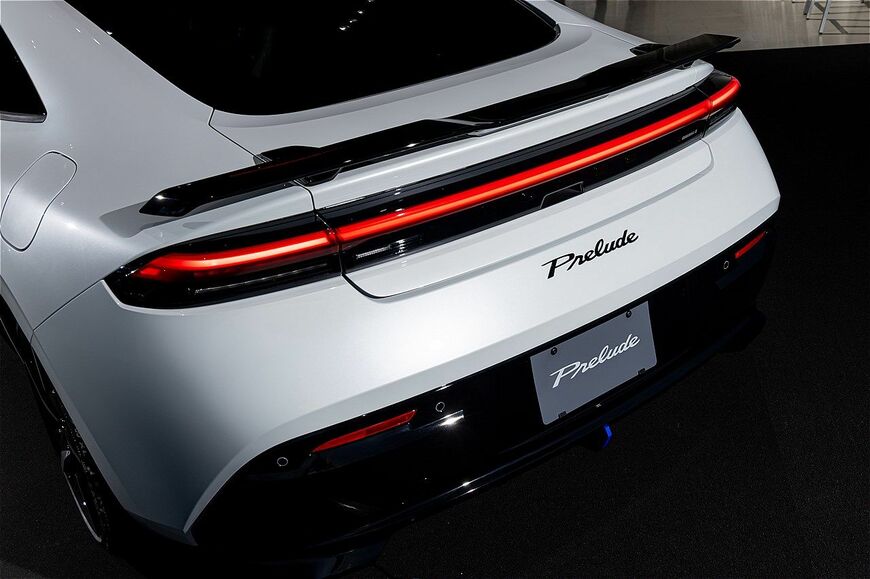 ホンダアクセスが開発した純正アクセサリーを装着したホンダ新型「プレリュード」