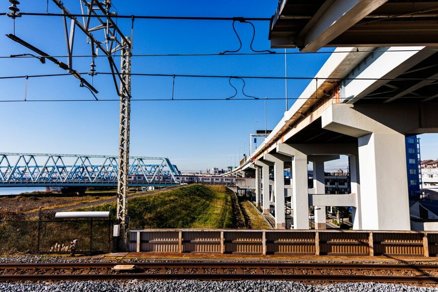 小菅駅から見た常磐線とつくばエクスプレス