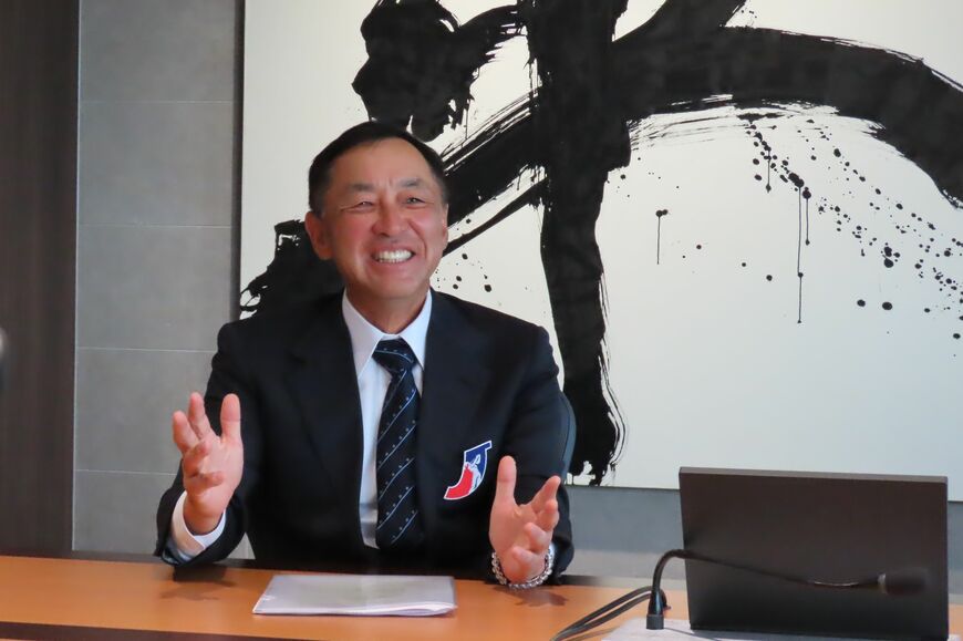取材に答える津坂氏（写真：筆者撮影）