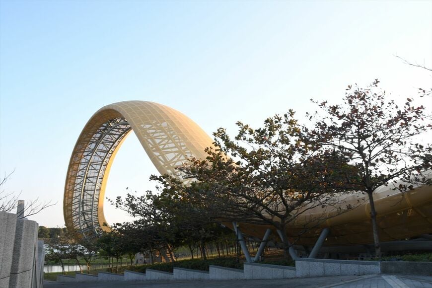 台湾南部・台南市の南部サイエンスパーク。巨大な龍のオブジェが目立つ（記者撮影）