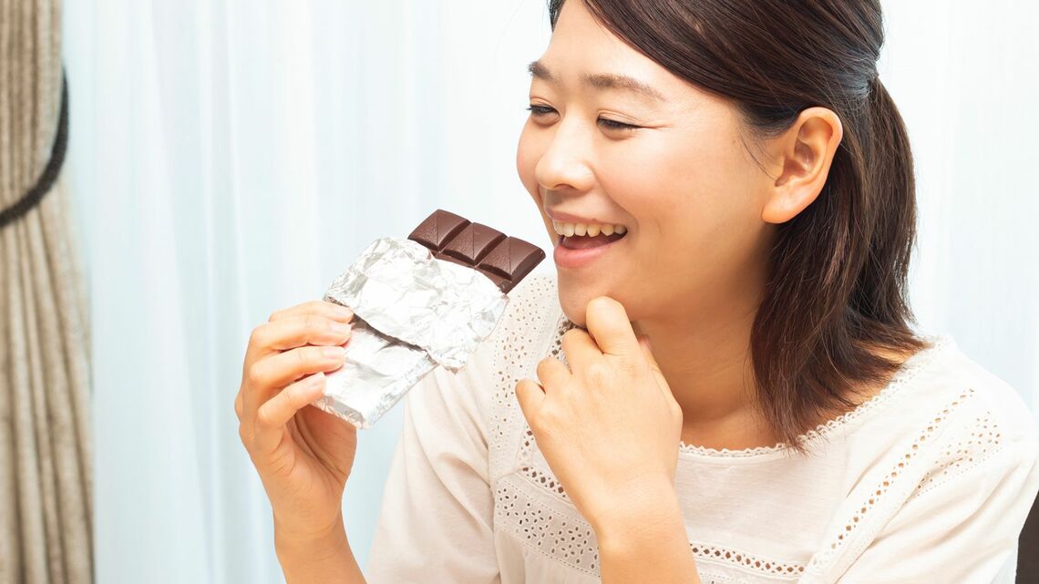 今回は「安いチョコ」に潜む「添加物」や「油」の問題について考えていきます（写真：momo／PIXTA）