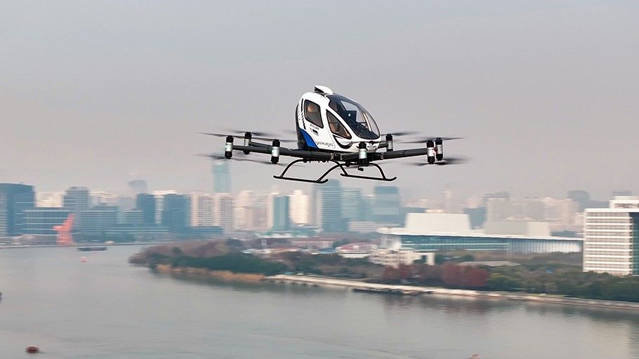 すでに滞空認証を取得しているイーハンのEH216ｰS。低価格で数百台を売り上げているが用途はもっぱら遊覧飛行などだ（同社ウェブサイトより）