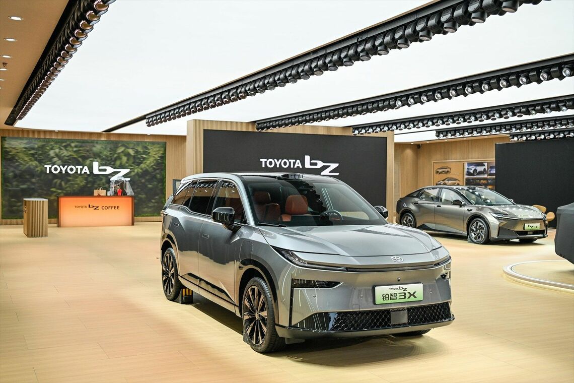 好調のスタートを見せるトヨタの新型EV「bZ3X」（筆者撮影）
