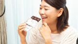 今回は「安いチョコ」に潜む「添加物」や「油」の問題について考えていきます（写真：momo／PIXTA）
