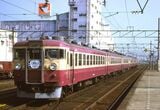 武生付近を走る急行「くずりゅう」＝1975年（撮影：南正時）