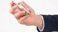 男のための｢職場で浮かない｣香水活用術 スメハラ対策には｢ひざ裏｣への使用がお勧め