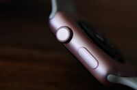 iPhone6s､｢ローズゴールド｣が"買い"なワケ Apple Watch Sportと完璧コーデが可能に