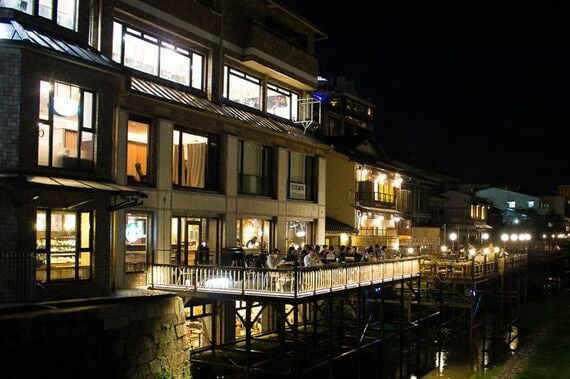 京都 スタバ 川床
