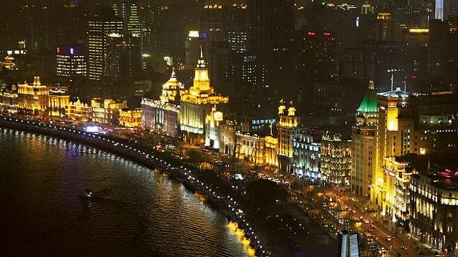 上海一の夜景を堪能できるバーへ