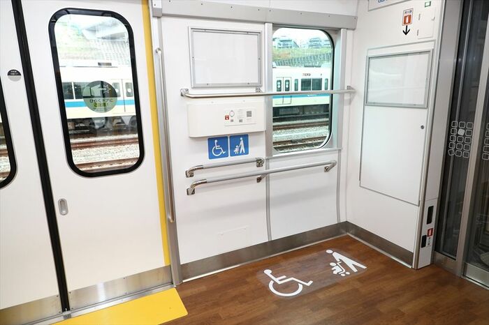 車いすスペースは各車両に1カ所ある
