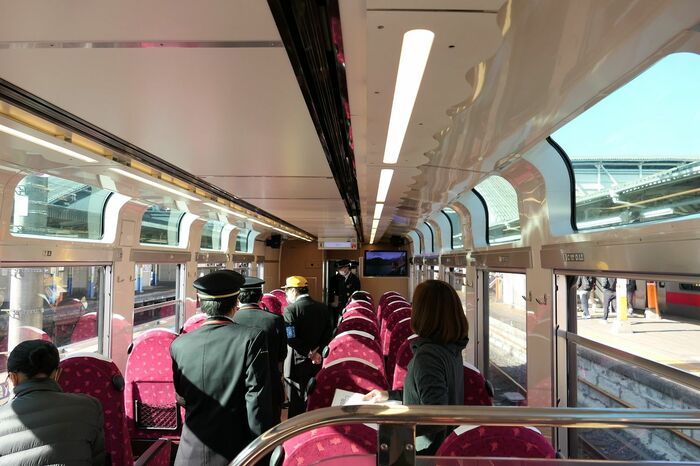 春日部駅では「中線」に停車