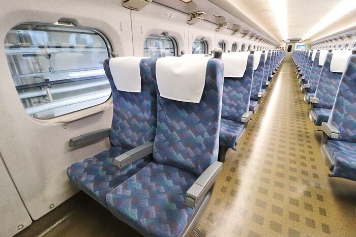 700系の車内。大きな窓が特徴だった