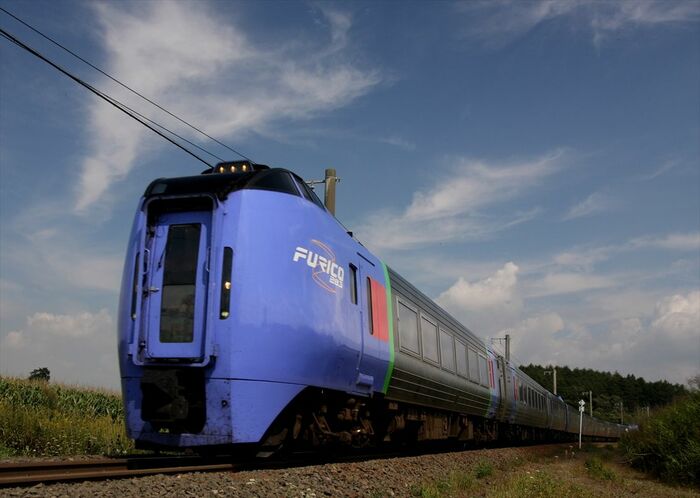 石勝線を走るキハ283系