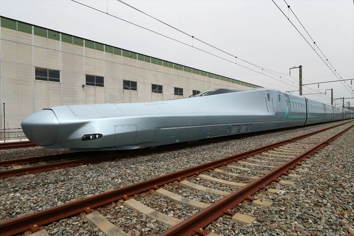 ALFA-Xの1号車。鼻の長さは16m