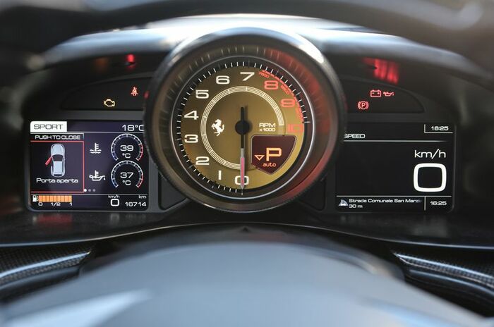 フェラーリ GTC4 ルッソT｜Ferrari GTC4Lusso T