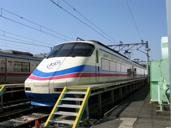 京成電鉄創立100周年のヘッドマークを付けた