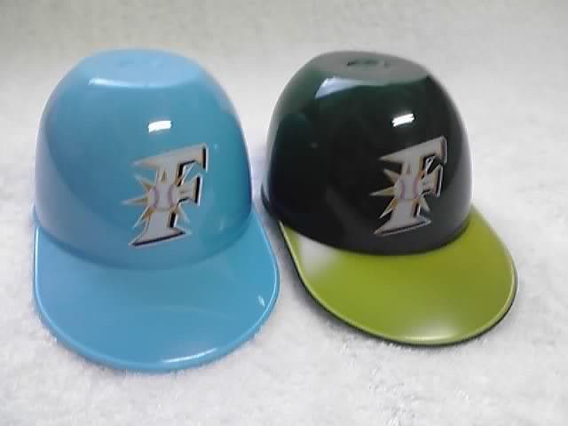日ハムは球団直営でヘルメットの種類も豊富