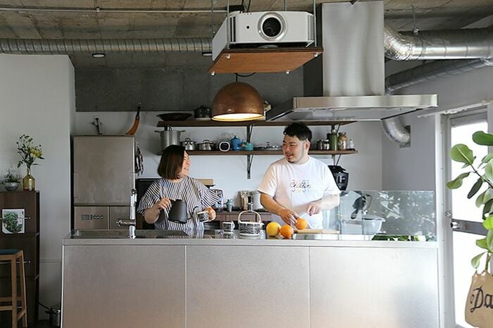 プロジェクターを設置し、映画観賞を存分に楽しめる空間に