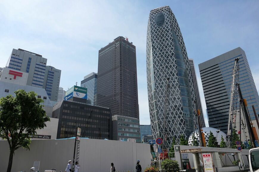 跡地には高さ約126mのオフィスビルが建つ（記者撮影）