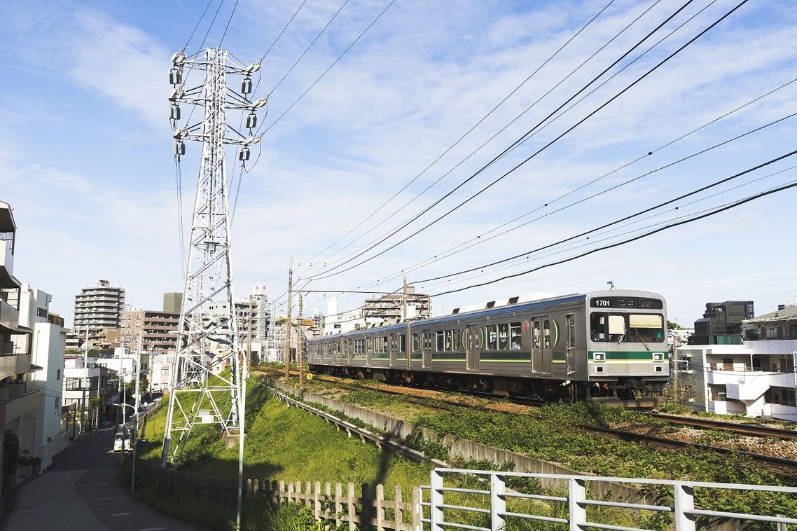 石川台―雪が谷大塚間を走る池上線1000系電車