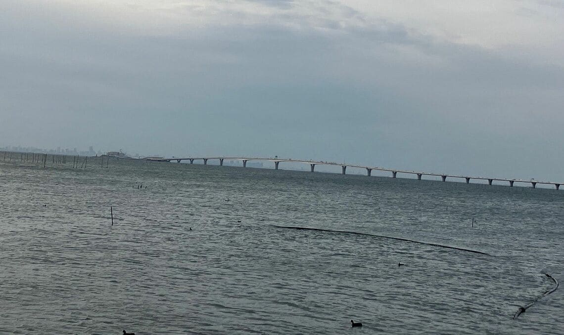 東京と千葉県を結ぶアクアライン（筆者撮影）