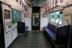 車端部は車いすスペースとロングシート