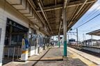 本中野駅は改札を抜けるとすぐに館林方面のホーム