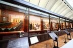 縦横約３メートルの絵画は圧巻だ