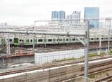 山手線の電車が並ぶ東京総合車両センター（記者撮影）