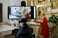 通信株がネット利用急増なのにパッとしない謎 高まる需要でも支出強いられすぐ収益化しない