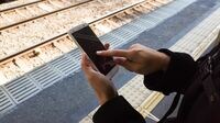 駅に｢ポケモン｣が出現！法的問題はあるか 誘客にもなるが歩きスマホ事故の原因にも