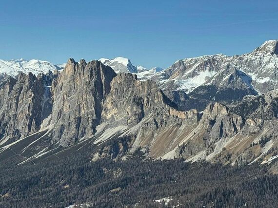 ドロミーティの岩肌