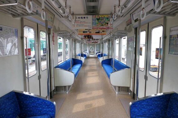 京阪800系 中間車車内 ロングシート