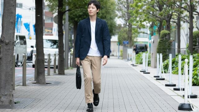 肌寒い季節に通勤スニーカーがダサく見える理由