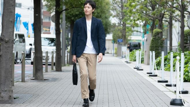 肌寒い季節に通勤スニーカーがダサく見える理由