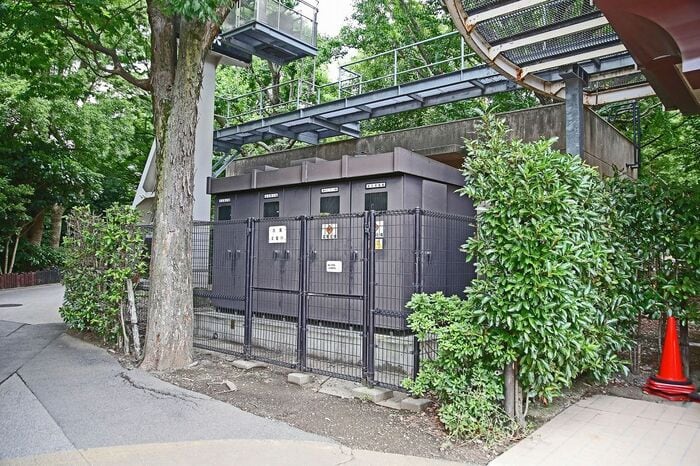 変電施設はコンパクトにまとめられていた
