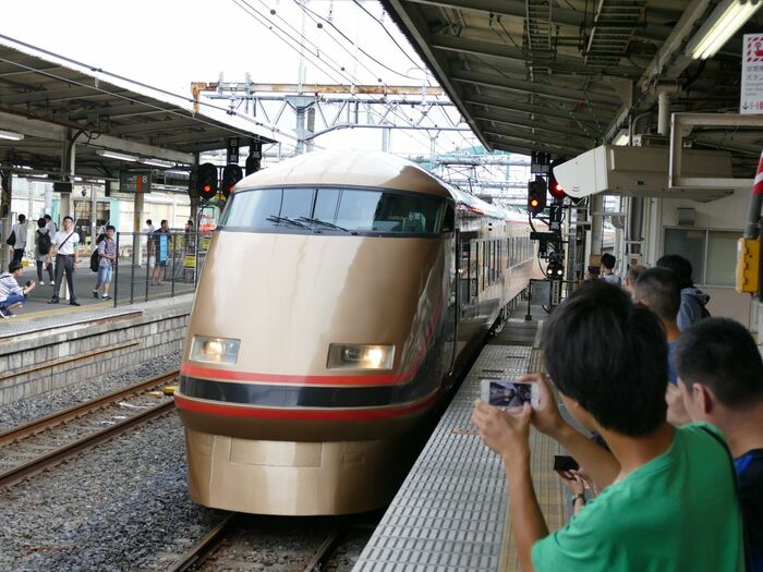 JR大宮駅に入線するスペーシア
