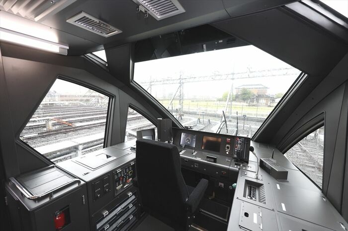 広々とした運転室内