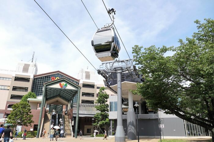 運河パーク駅は横浜ワールドポーターズに隣接