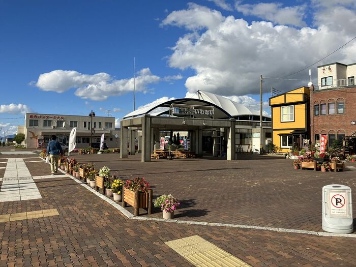 岩内駅跡地には岩内バスターミナルと道の駅いわないが整備