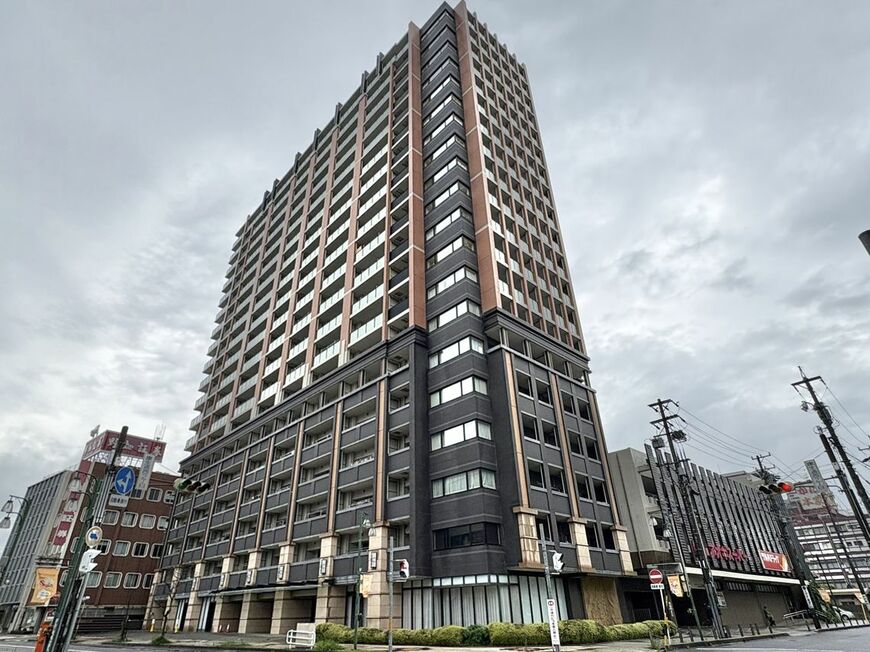 松坂屋跡地はマンションと商業施設に（写真：筆者撮影）