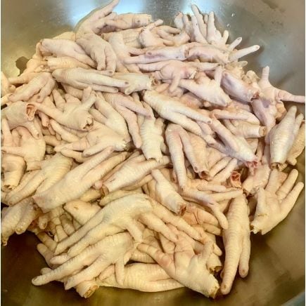 調理過程のもみじ。二度水に漬けることでよりふっくらとした柔らかい食感になるという（写真：食彩雲南提供）