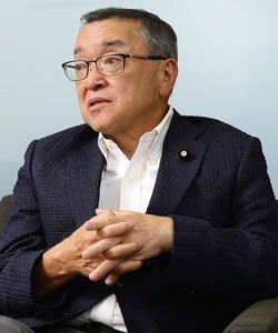 みやざわ・よういち 1950年生まれ。1974年東京大学法学部卒業後、大蔵省（現財務省）入省。2000年衆議院議員当選。2010年参議院議員に当選（広島選挙区）、現在3期目。経済産業相等を務める。2021年税制調査会長再任（撮影：尾形文繁）