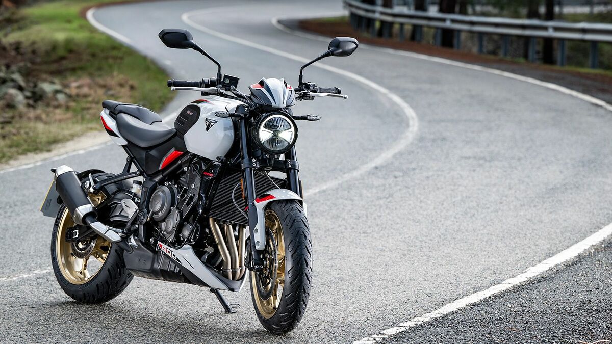 TITAN トライアンフ　Sサイズ 軽快でスタイリッシュな新世代ミドルネイキッド､トライアンフ新型