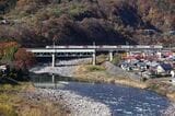 秋の上越線を走る特急「水上」（撮影：南正時）