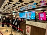 『ゴンチャ アトレ吉祥寺店』。駅直結の立地柄、カウンターには10人近くが並んでいた（筆者撮影）
