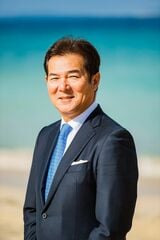 よしえ・じゅん／1983年上智大学卒業、プリンスホテル入社、その後、パークハイアット東京やマンダリンオリエンタル東京などで営業畑を歩む。2011年にザ・リッツ・カールトン沖縄の総支配人に就任、2017年からハレクラニ沖縄の総支配人に就任。業界では「開業のプロ」と呼ばれている（写真：ハレクラニ沖縄）
