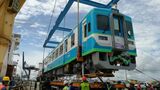 ミャンマーのティラワ港に陸揚げされる新潟トランシス製の車両（写真：嶋村禎一）